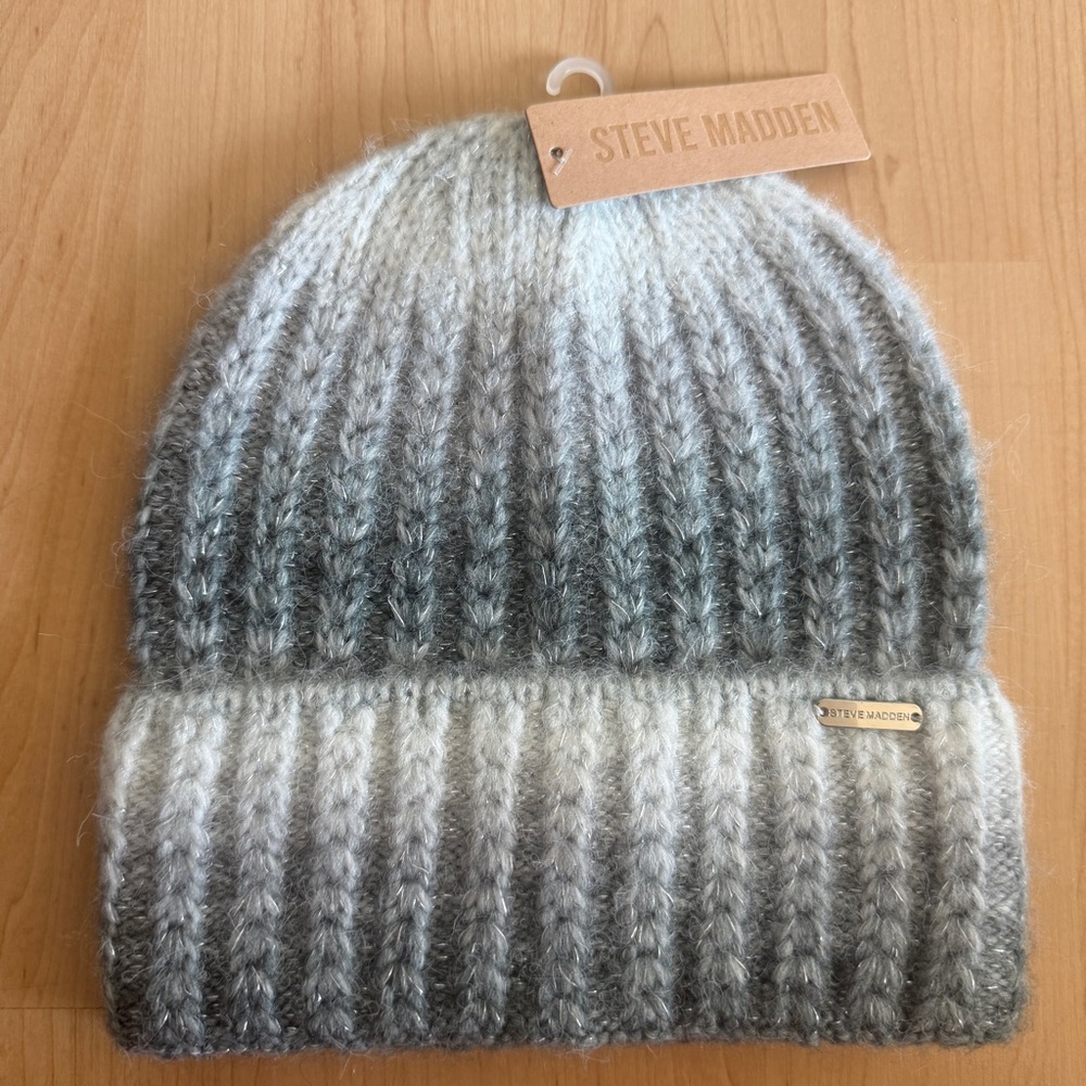 NEW Steve Madden Women’s Ribbed Cuffed Knit Gray White Gradient Ombré Beanie Hat